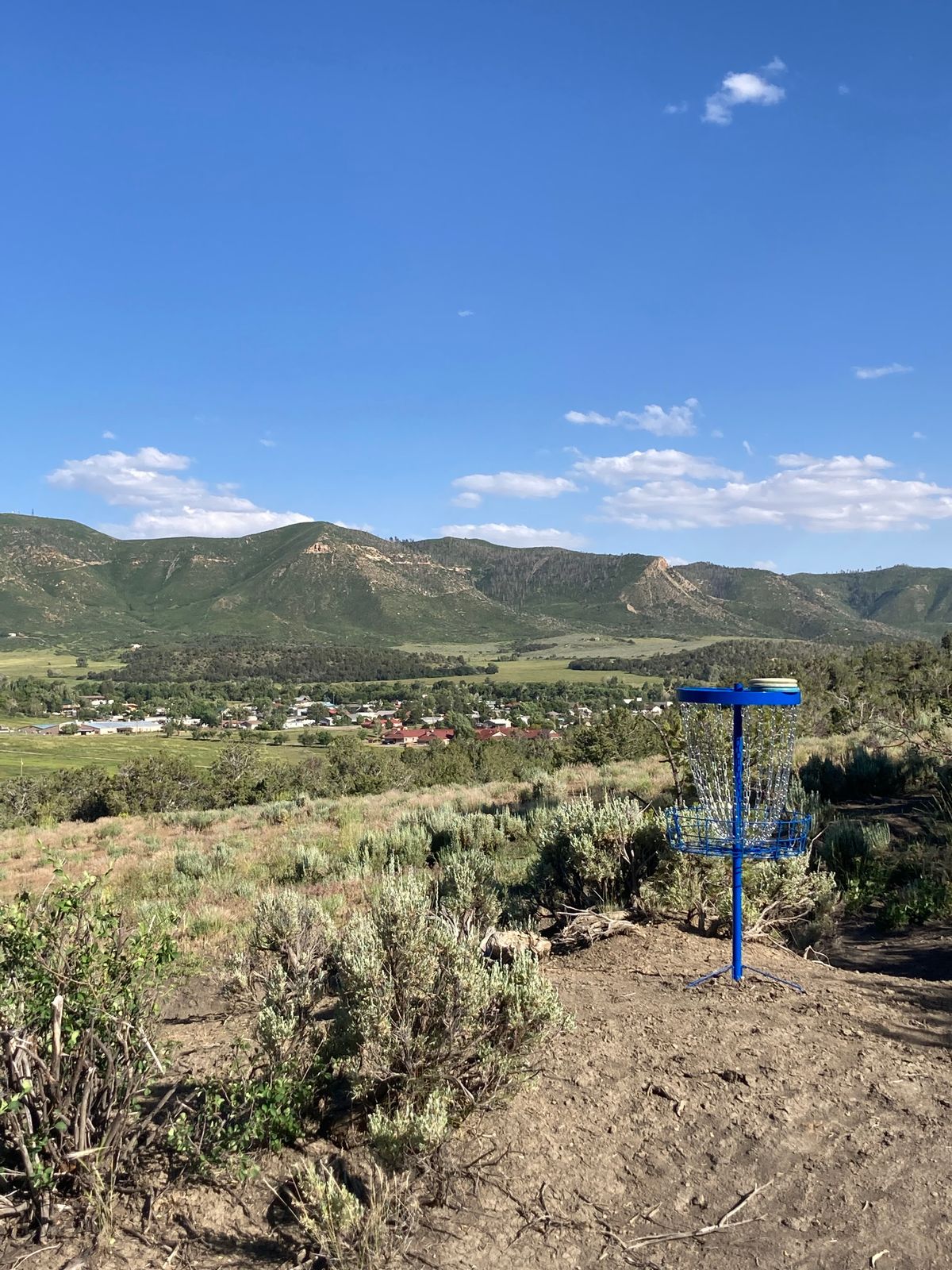 Hole 8 at the top of the pasture, overlooking Mancos.