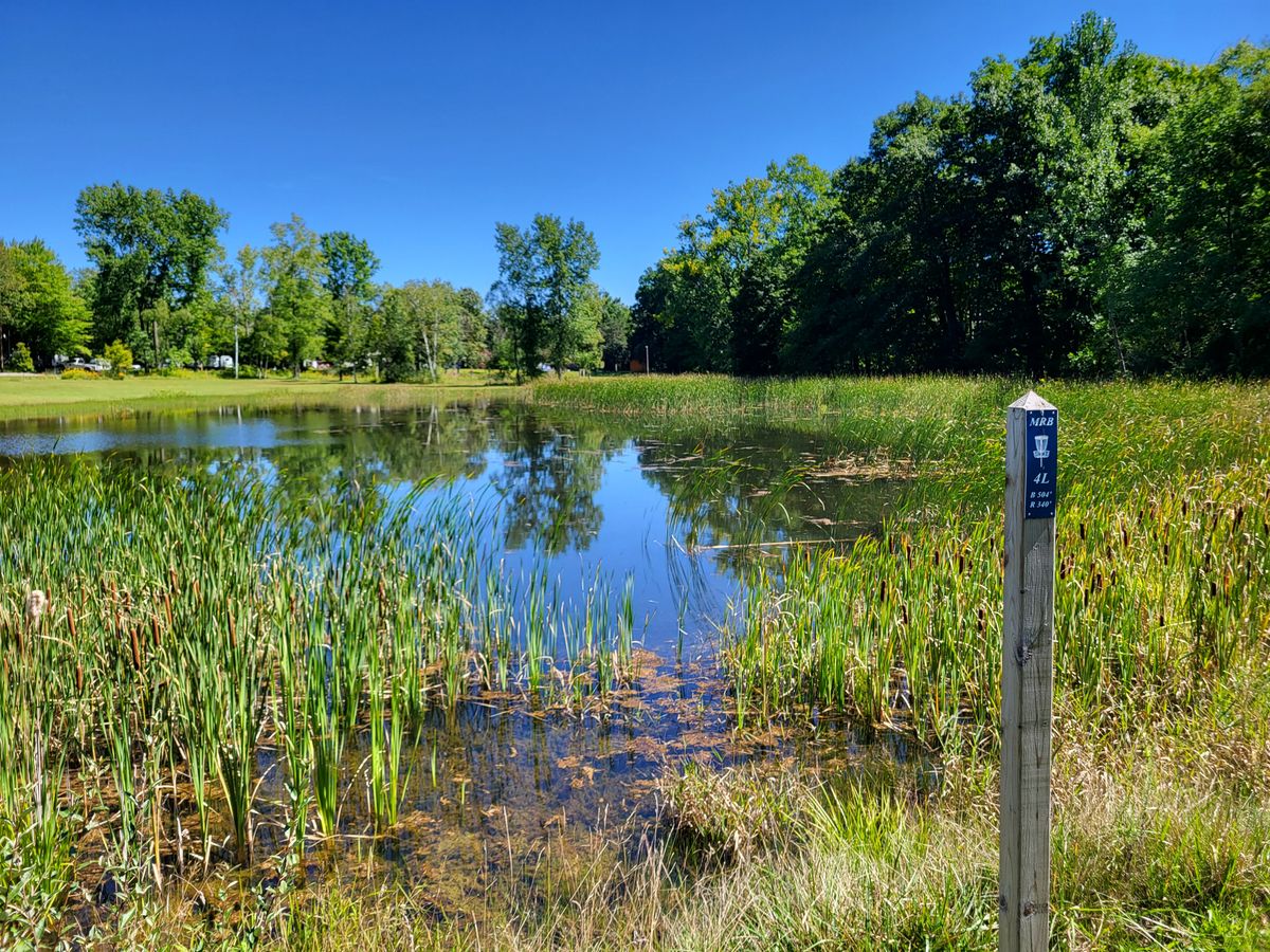 View from the 4L tee.  Don't throw short unless you want to go swimming!