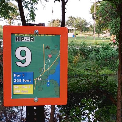 9th tee looking over water to 9th basket.
