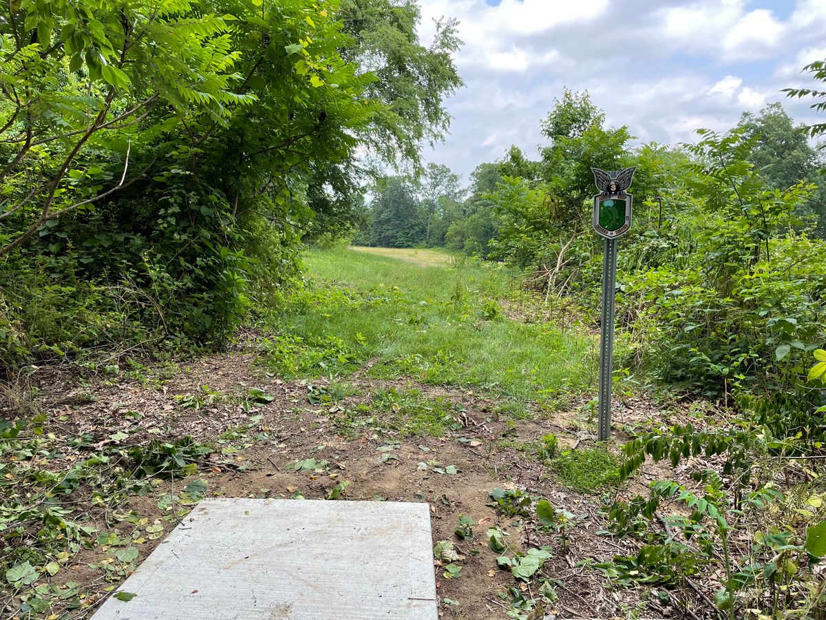 White Tee, Fairway doglegs to Left