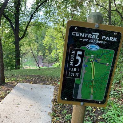 Hole 5 teepad.