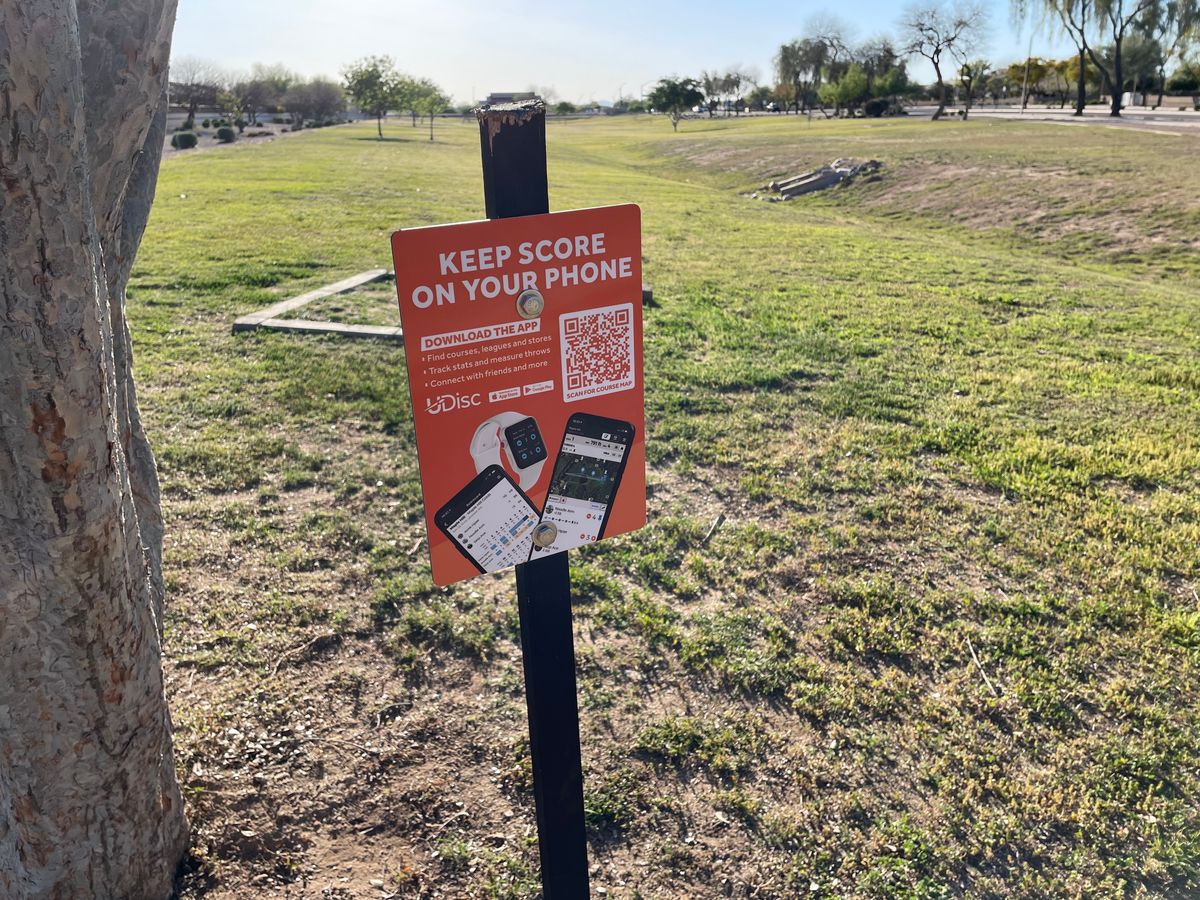 UDisc sign on #1 and #10