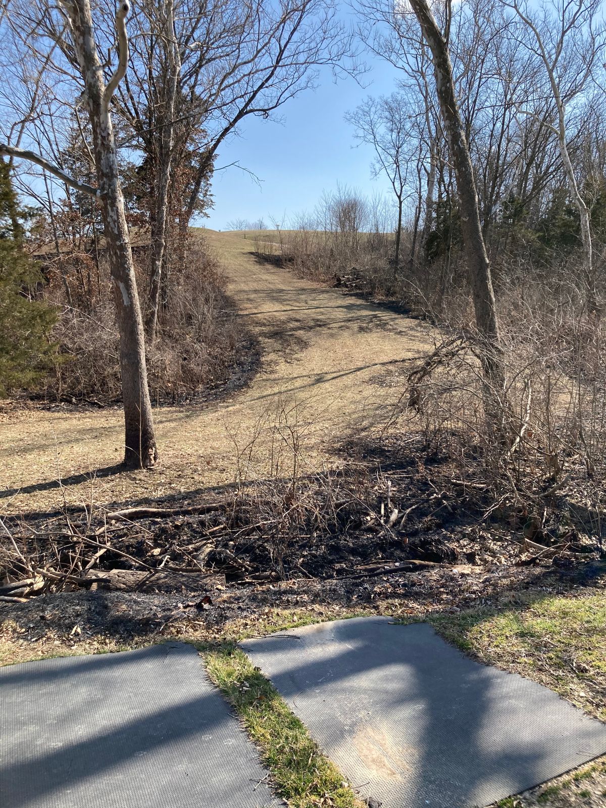 “Short par 3” with 50 feet of elevation gain and tiny fairway