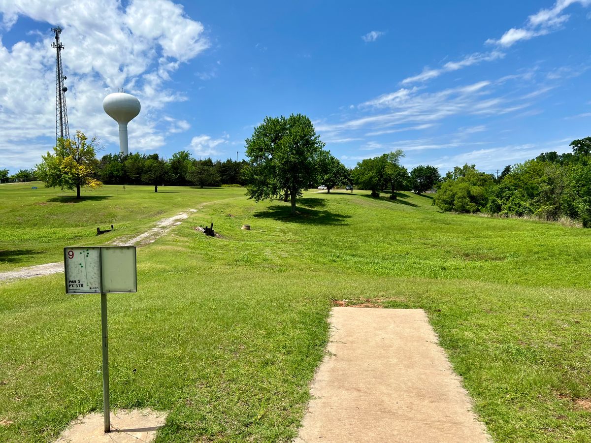 Hole 9. 370 ft par 3 across a wide field with the creek bed and ending up a large hill.