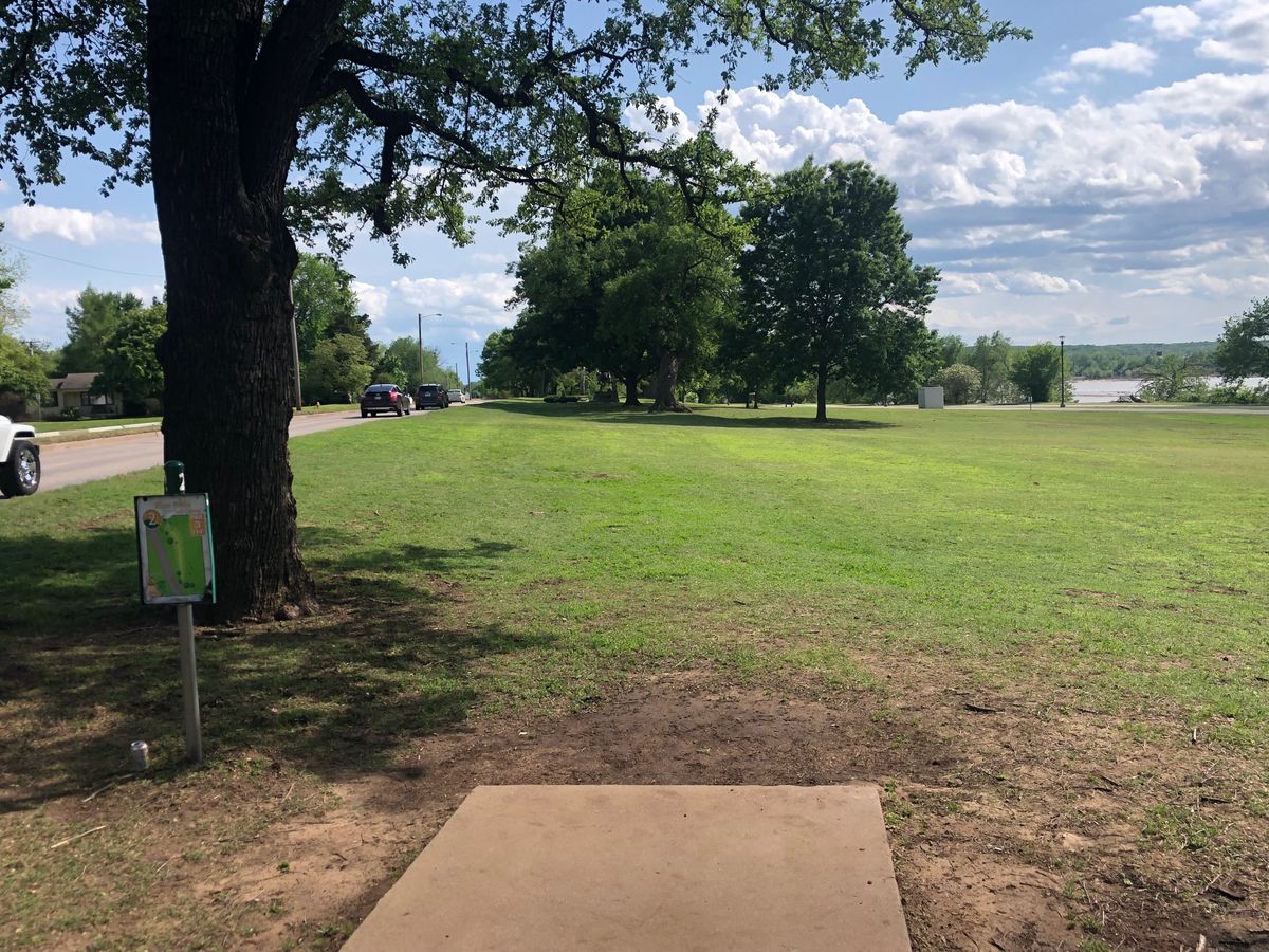 Tee 2