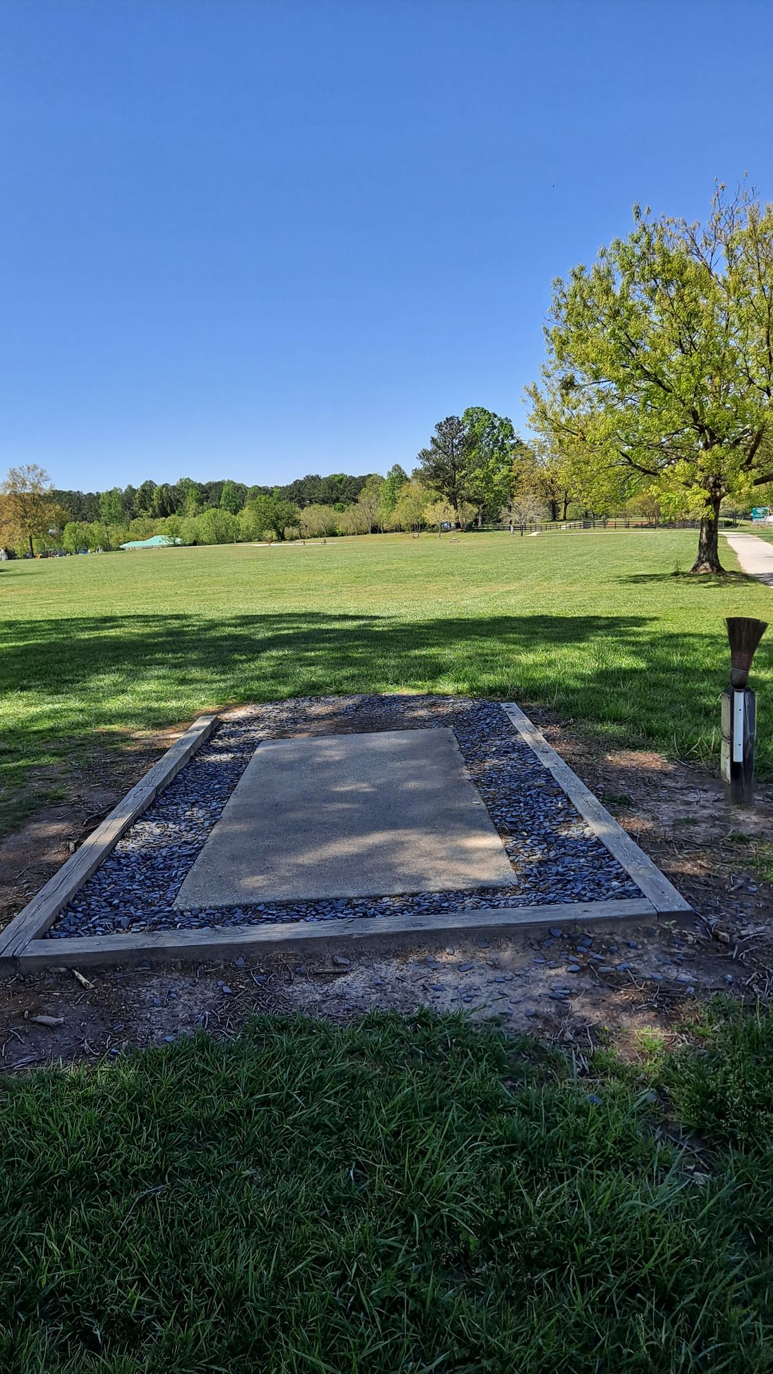 Hole 7, 431 feet to elevated basket