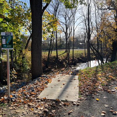 Tee 5. Shoot over the creek.