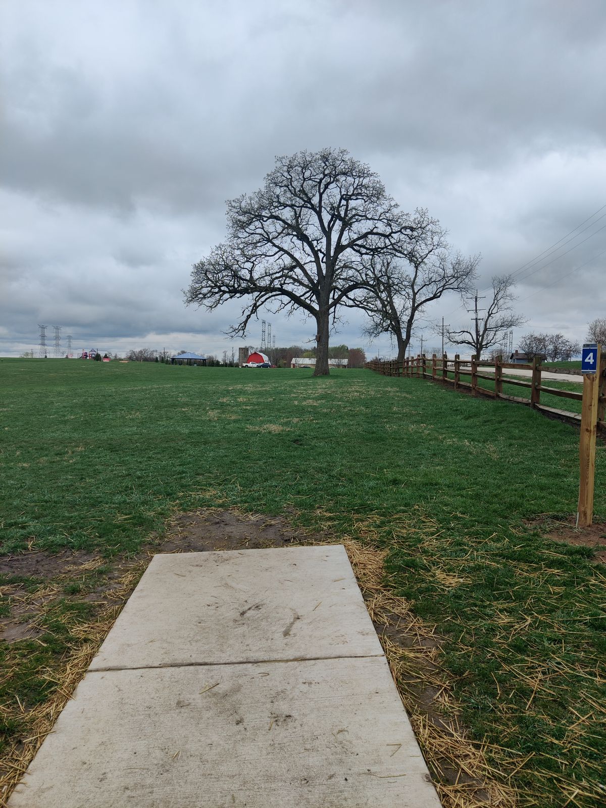 Hole 4 tee