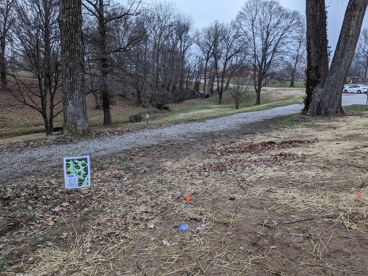 New Hole 3 blue/white tee