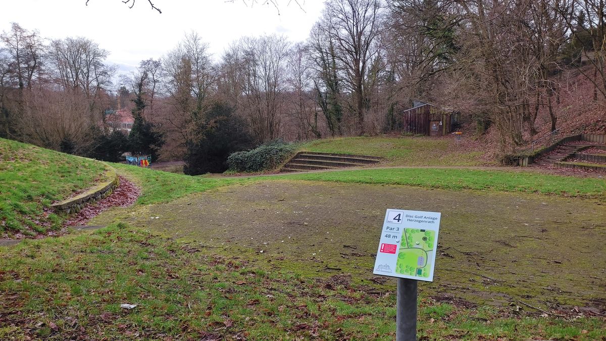 Hole 4