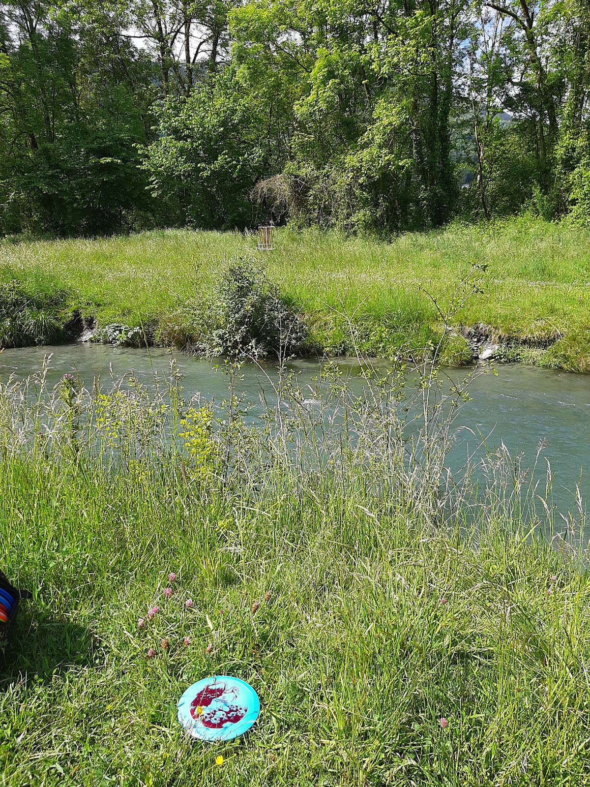 Attention à la traversée du ruisseau qui coule fort