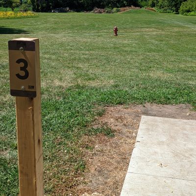 Hole 3. 350 ft, par 3.
