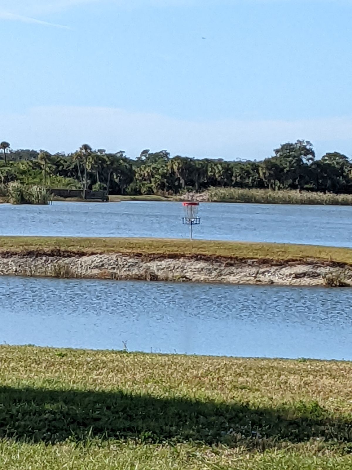 A view of the 18th basket on a peninsula