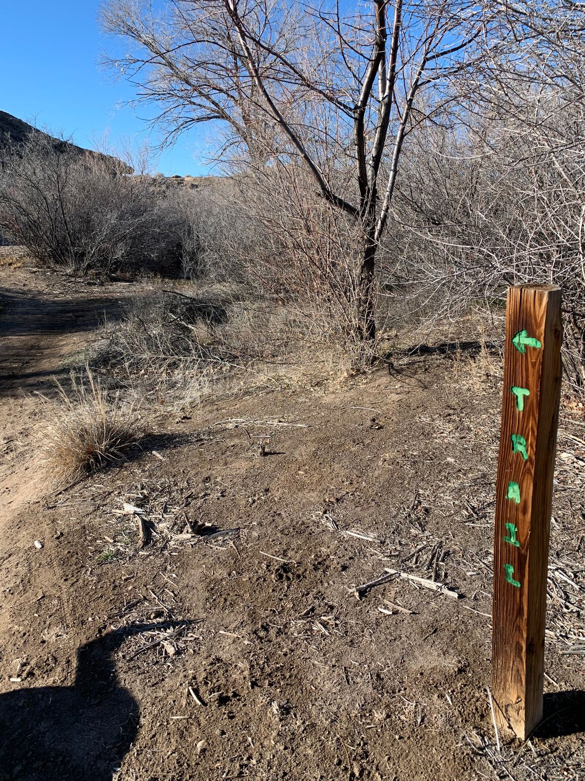 Trail sign for the big hike back up the hill and across the road to 17th tee.