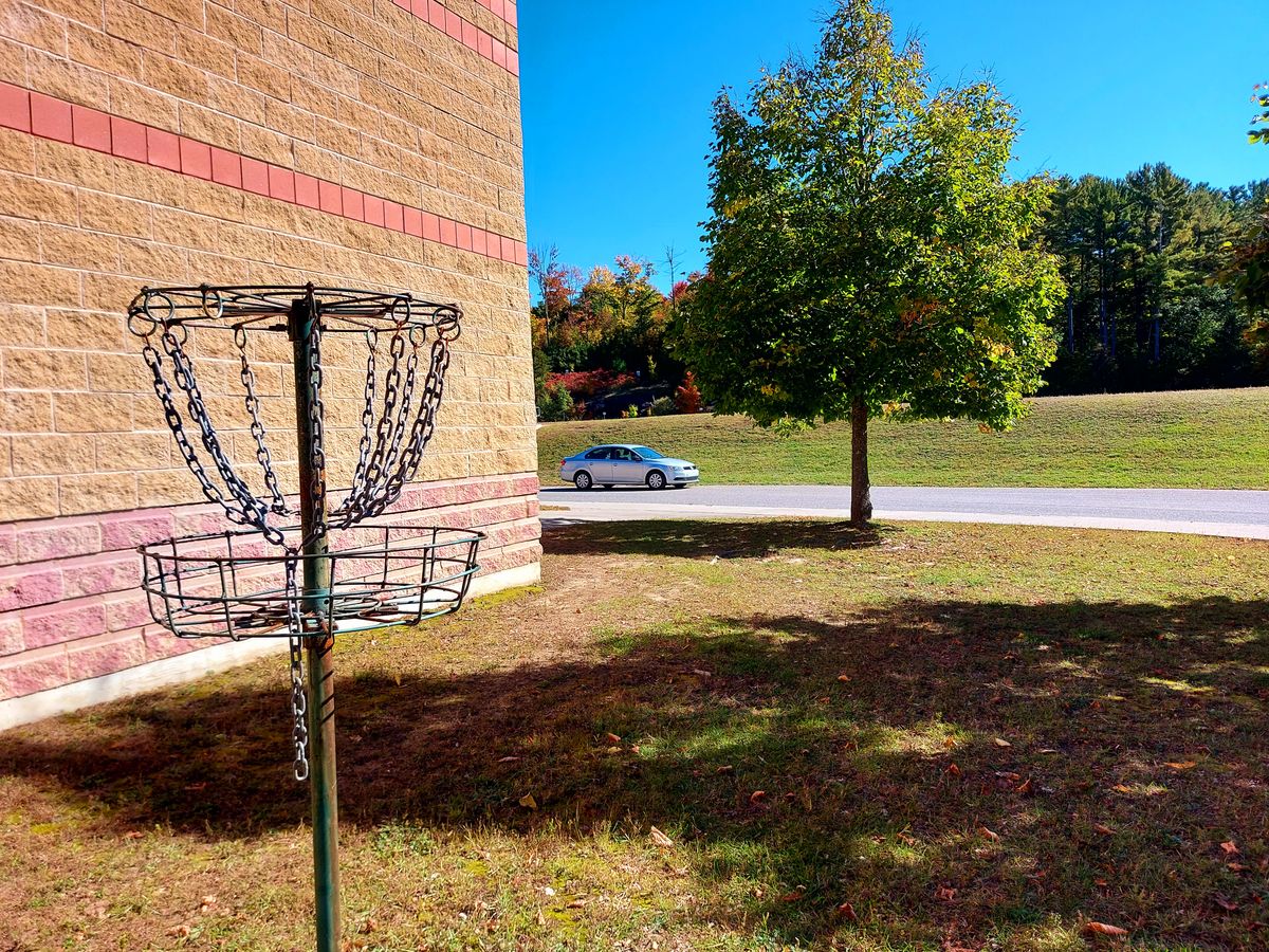 Reverse back up the fairway on hole 6. π³