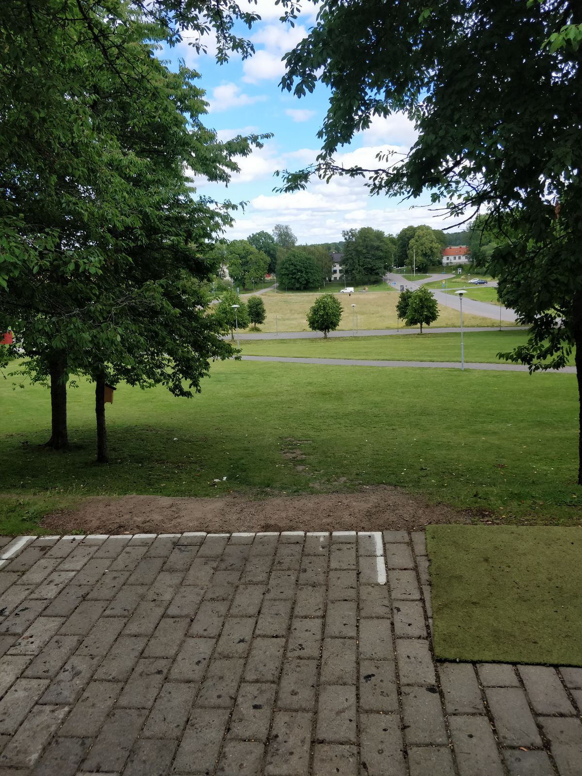 Tee 12