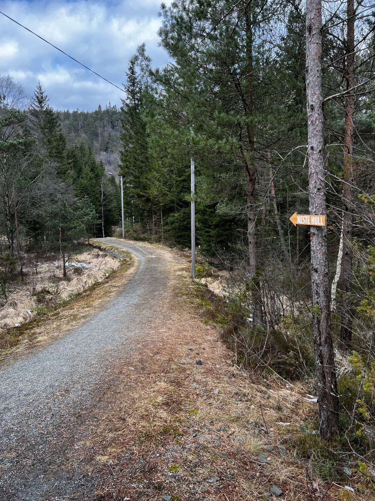 Banen er godt merket og bruker mye lysløypen mellom hullene