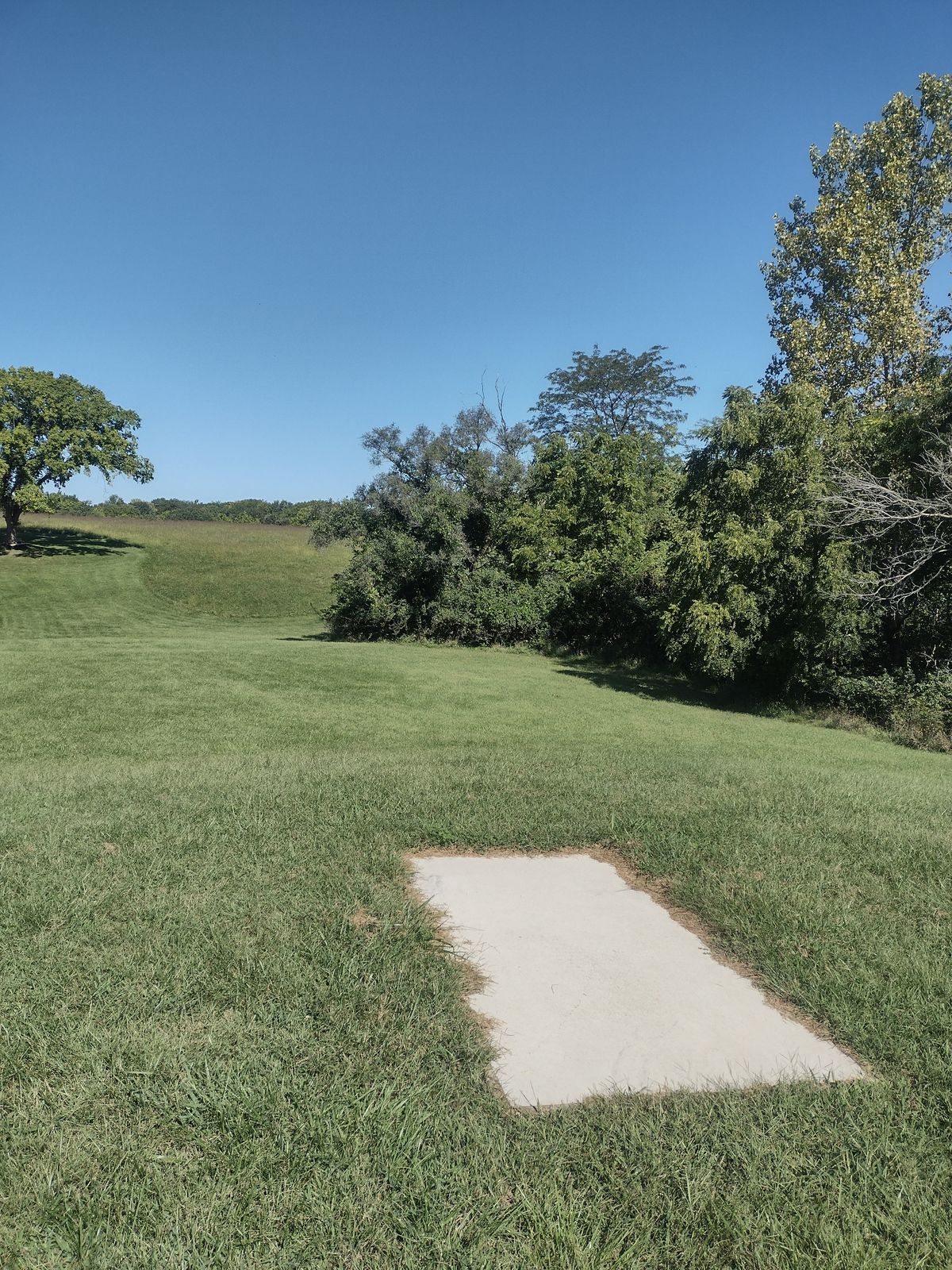 Hole 1 Tee. Basket around corner to the right.
