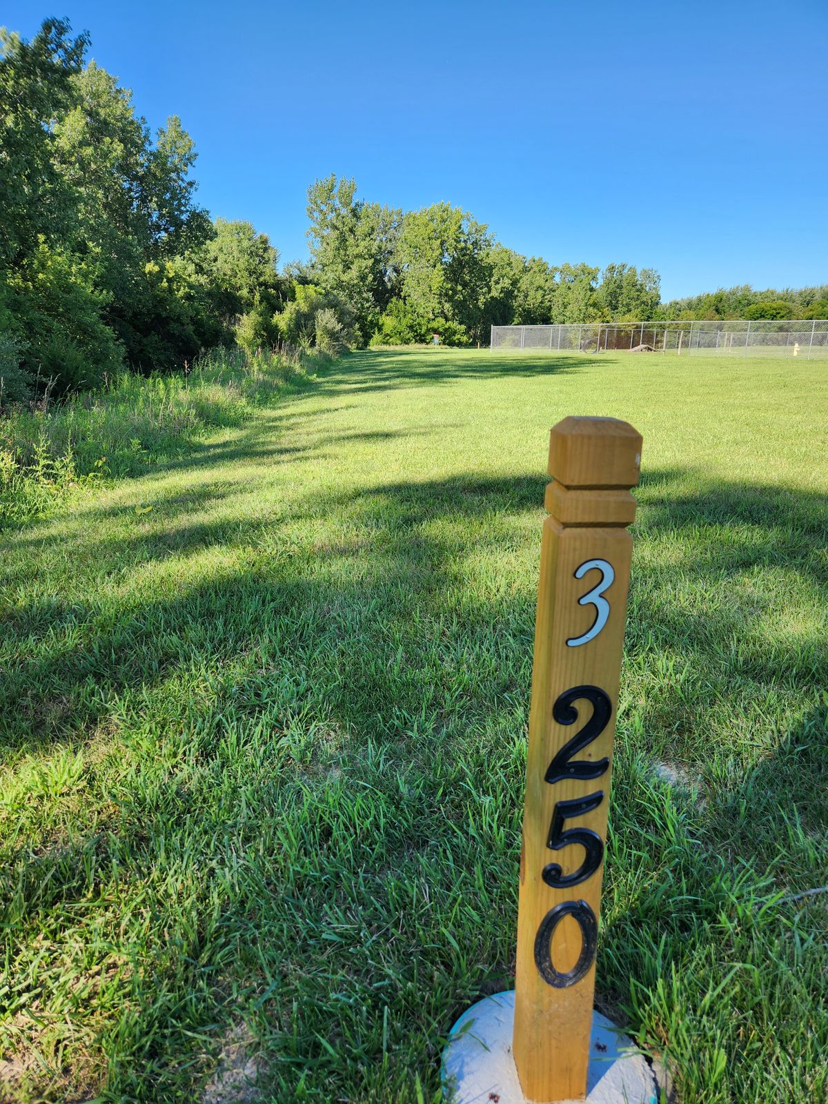 Hole 3 - 250ft - Mando left of dog park; inside dog park play as OB