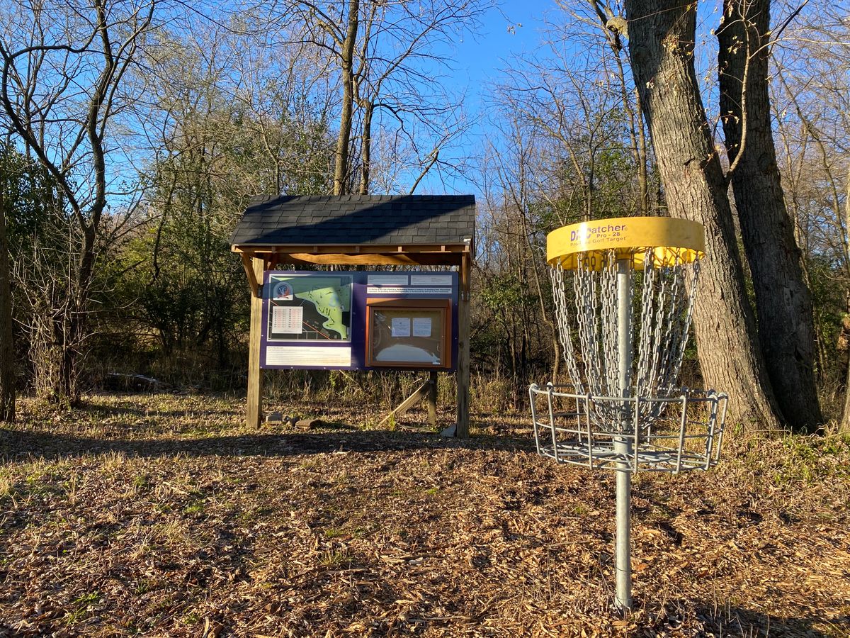 Practice basket and course kiosk