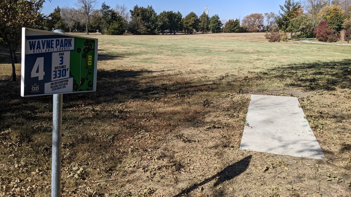 Hole 4 Tee sign