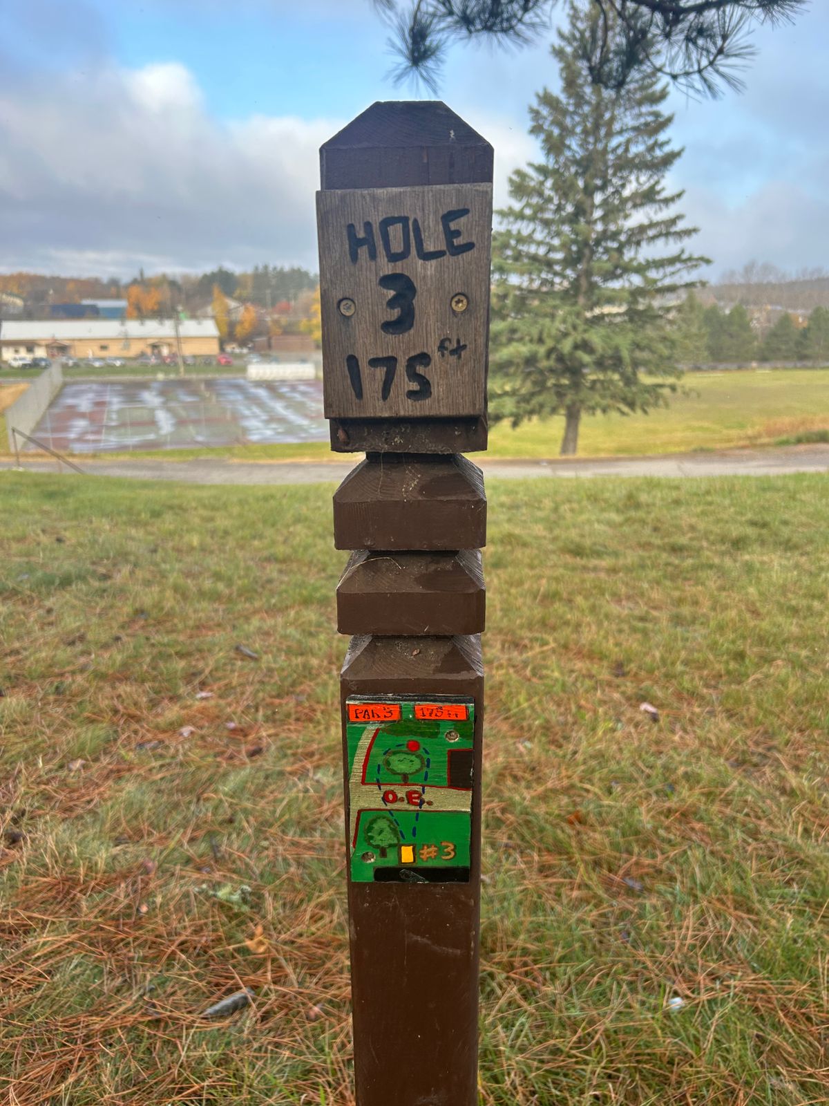 Hole 3 sign and map