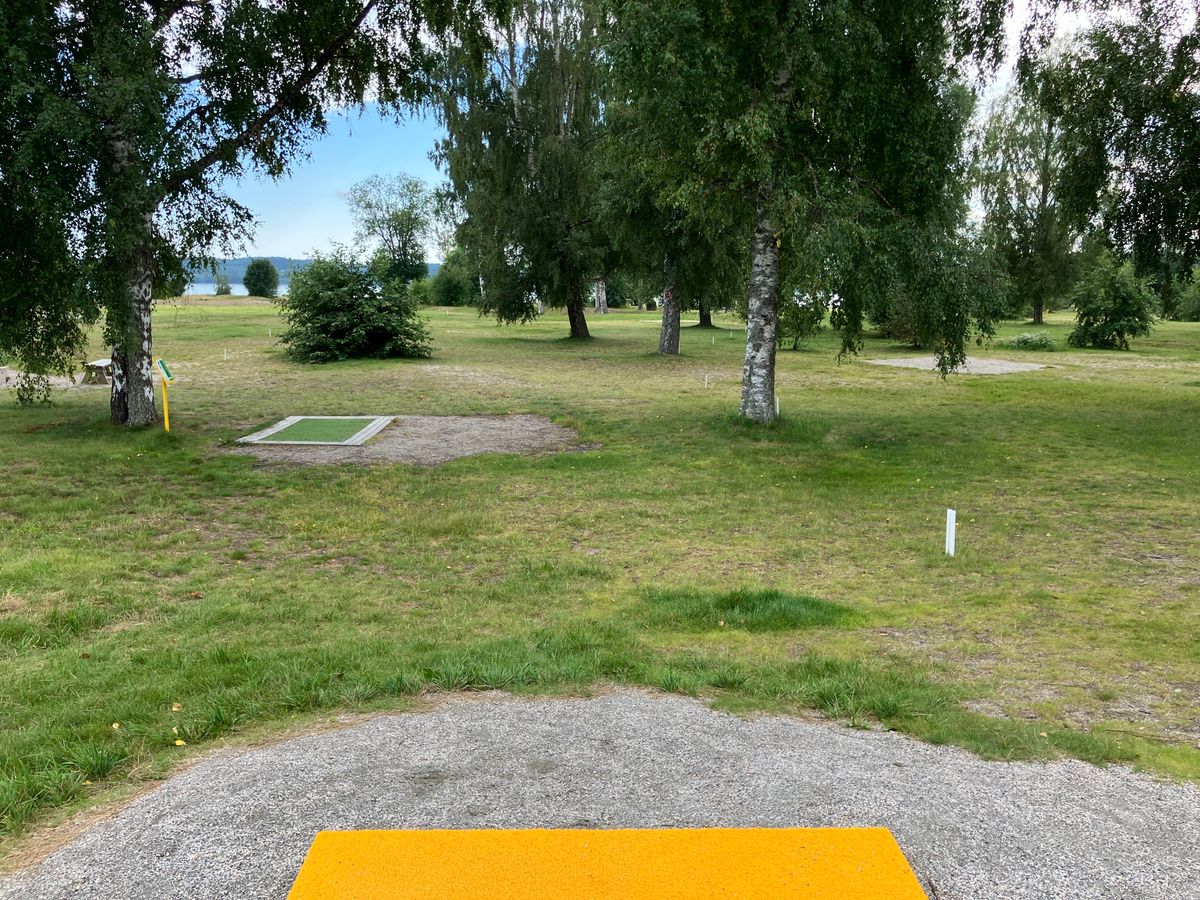 Hål 19, Gul Tee