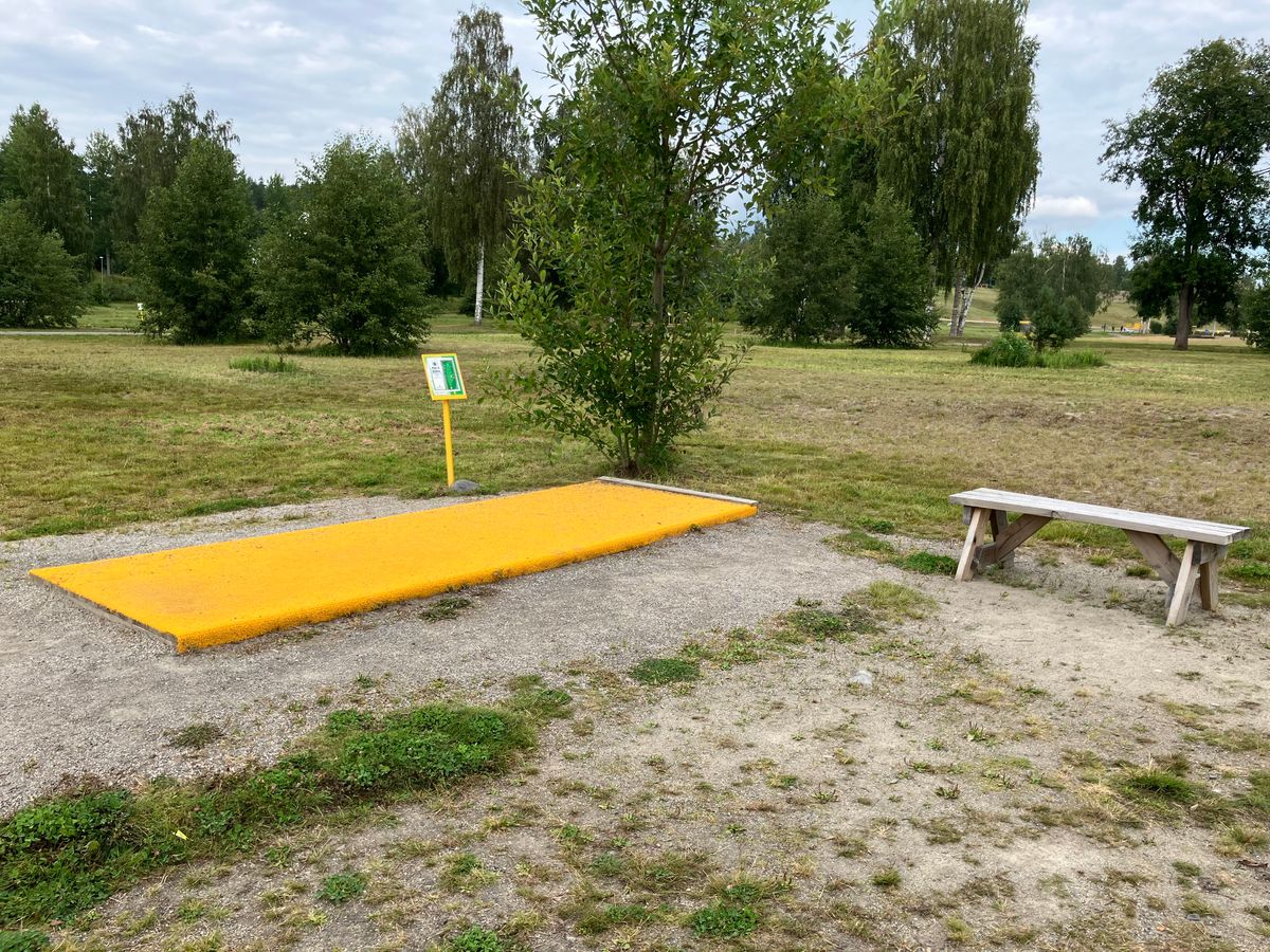Hål 5, Gul Tee