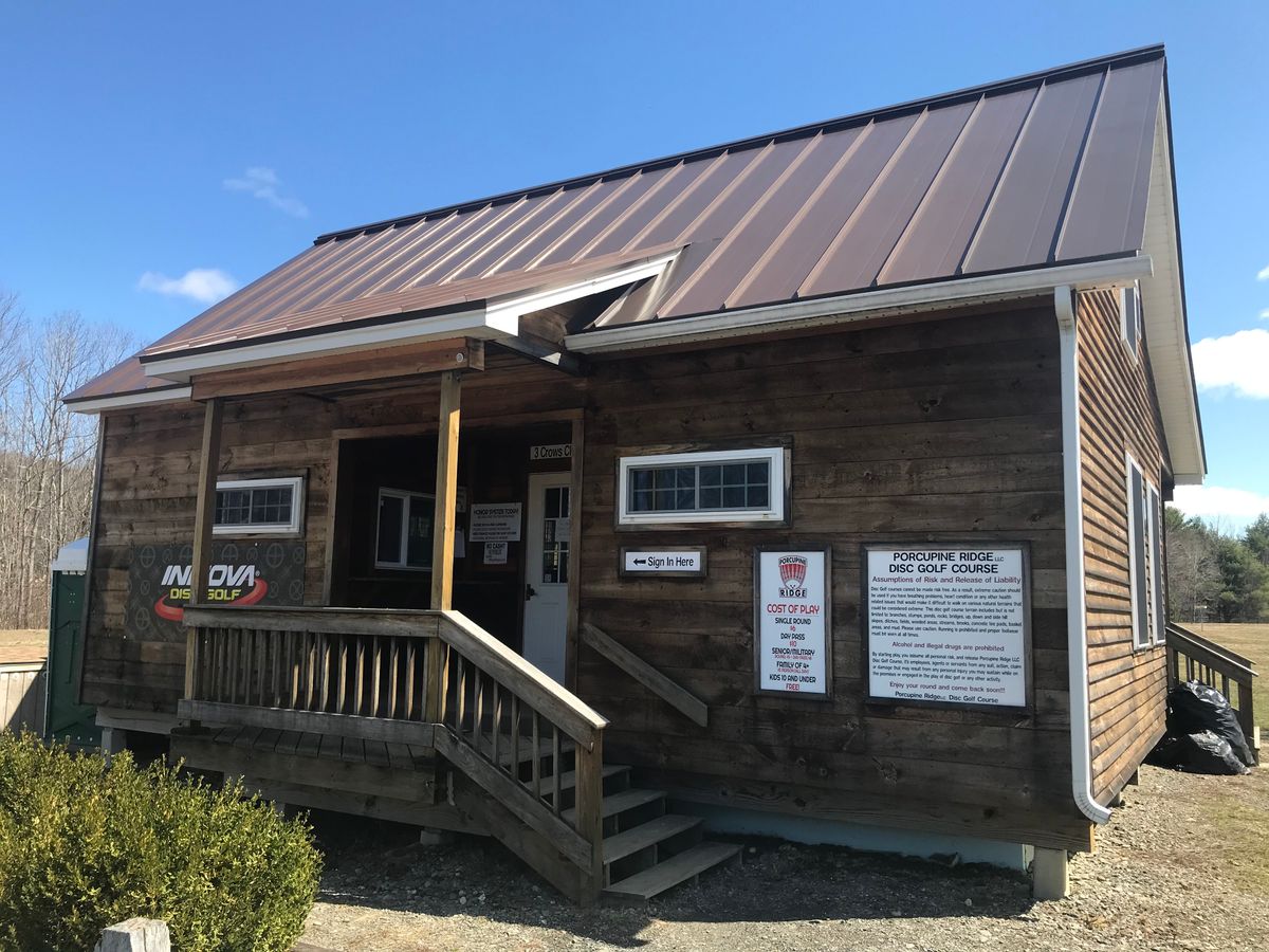 Clubhouse was unstaffed “honor system,” I paid the $6 fee and had the course to myself