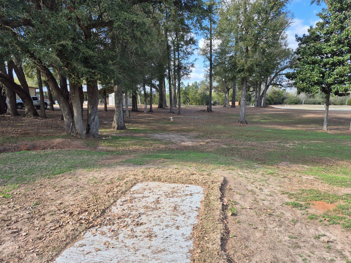 Hole 1 short pad