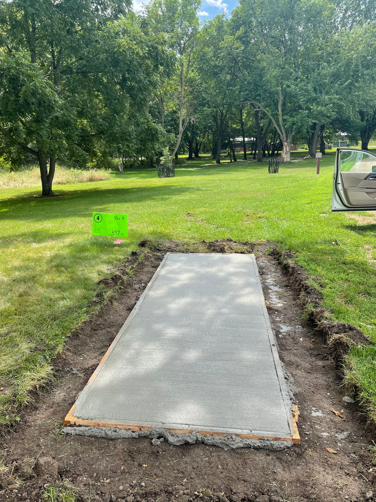 Hole 4 tee pad