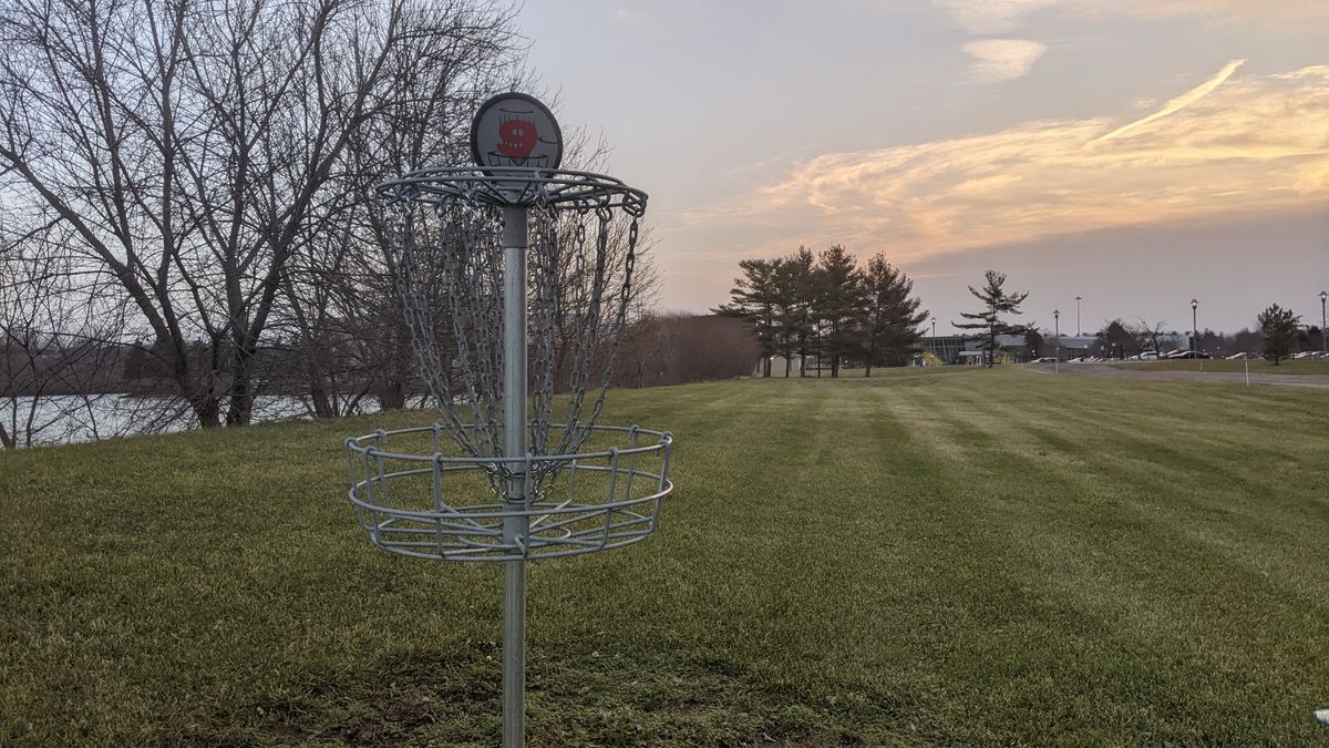 Hole 9 is the best designed hole on the course. A 256ft dogleg around a water hazard finishes at a pretty green with a slight slope.