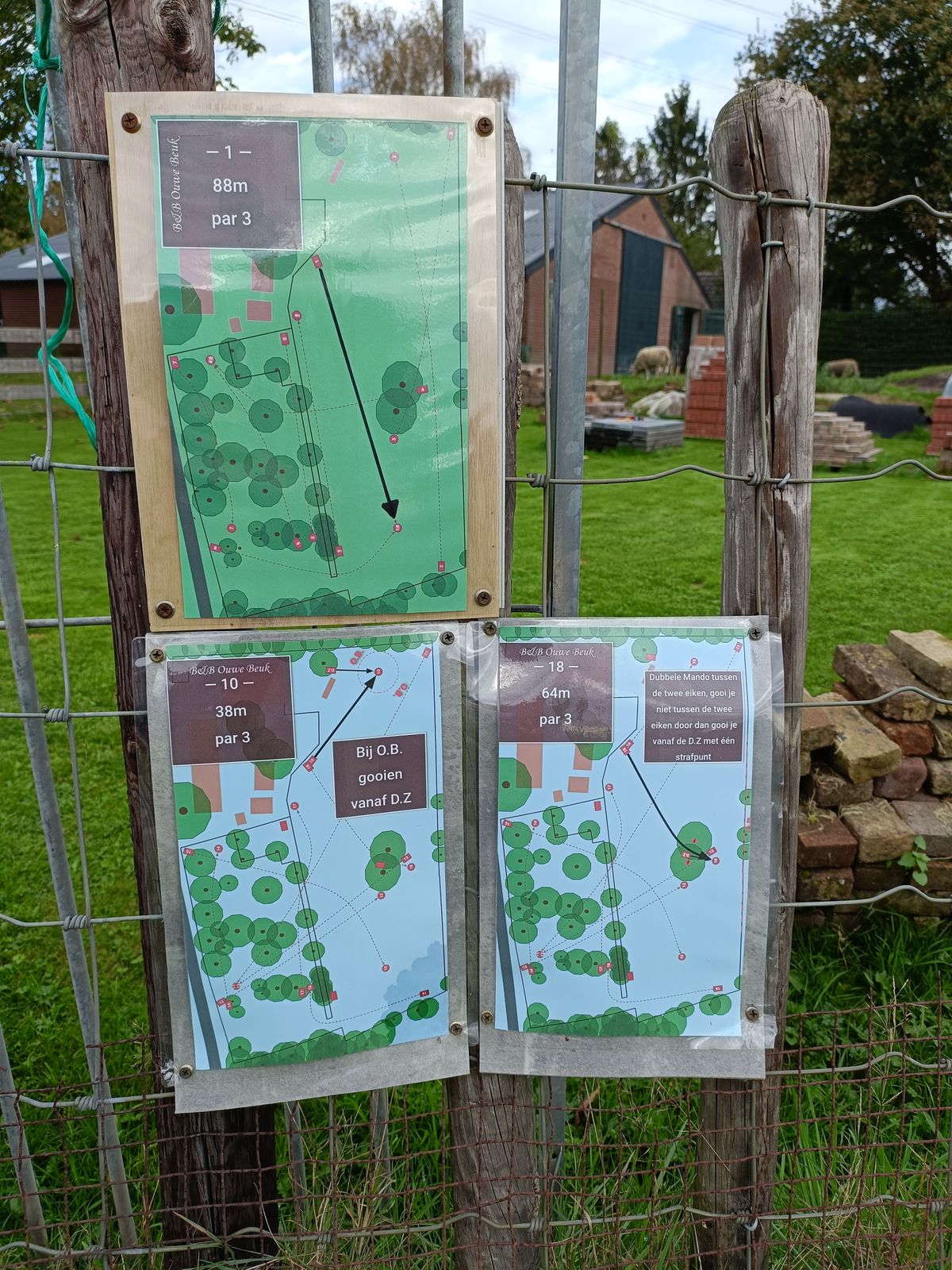 Signs for holes 1, 10 & 18