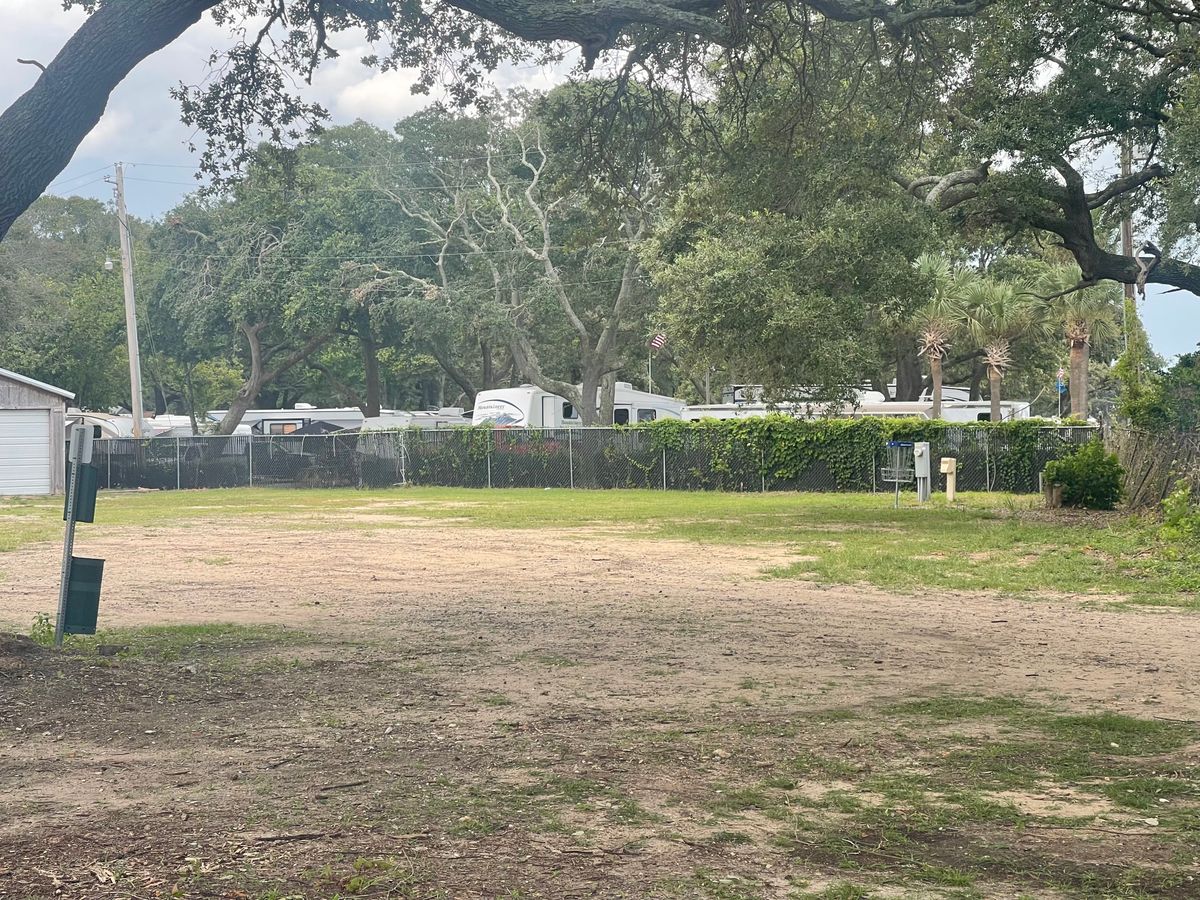 Lakewood Camping Resort.  No distinguishing tee box but baskets for putting and beginners learning