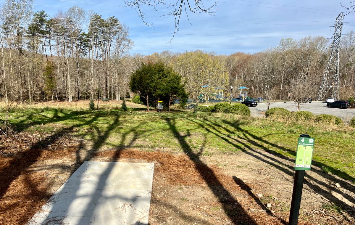 Hole 4 tee