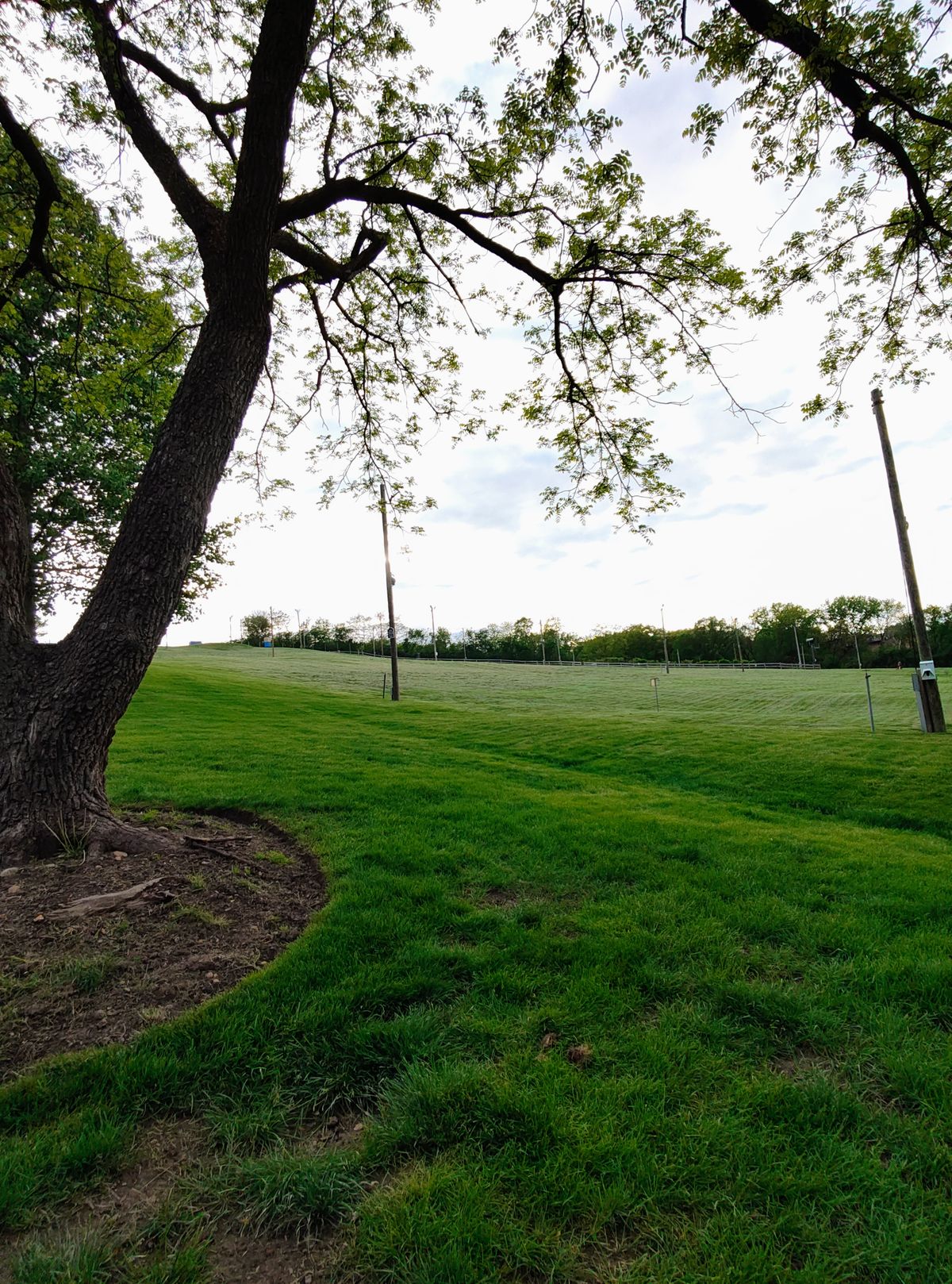 Hole 9 tee in the background.