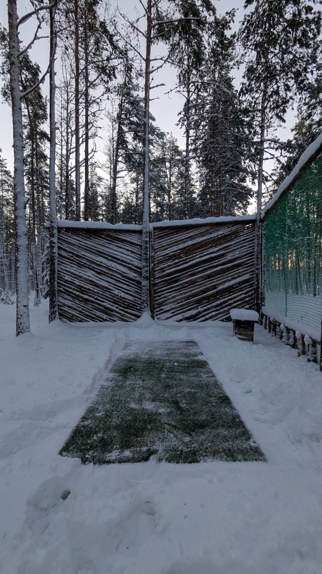 Hole 6 teepad's protection wall