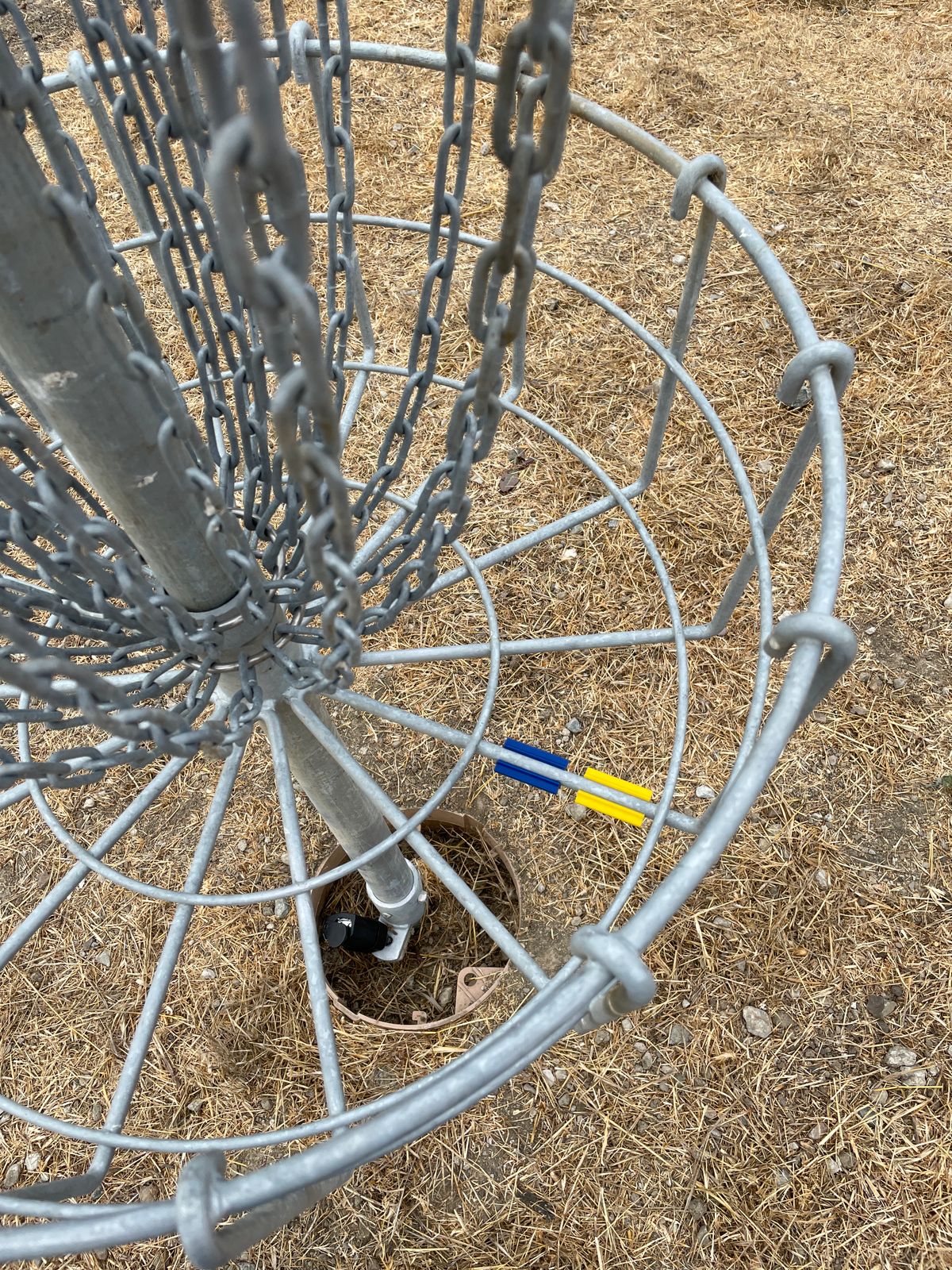 Directional Markers to next blue/yellow tee pad … luv it!