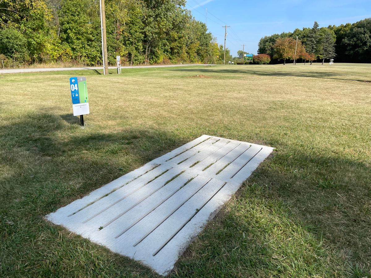 Hole 4 tee-pad