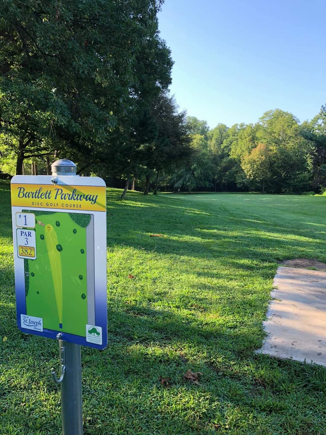 Hole 1 teepad
