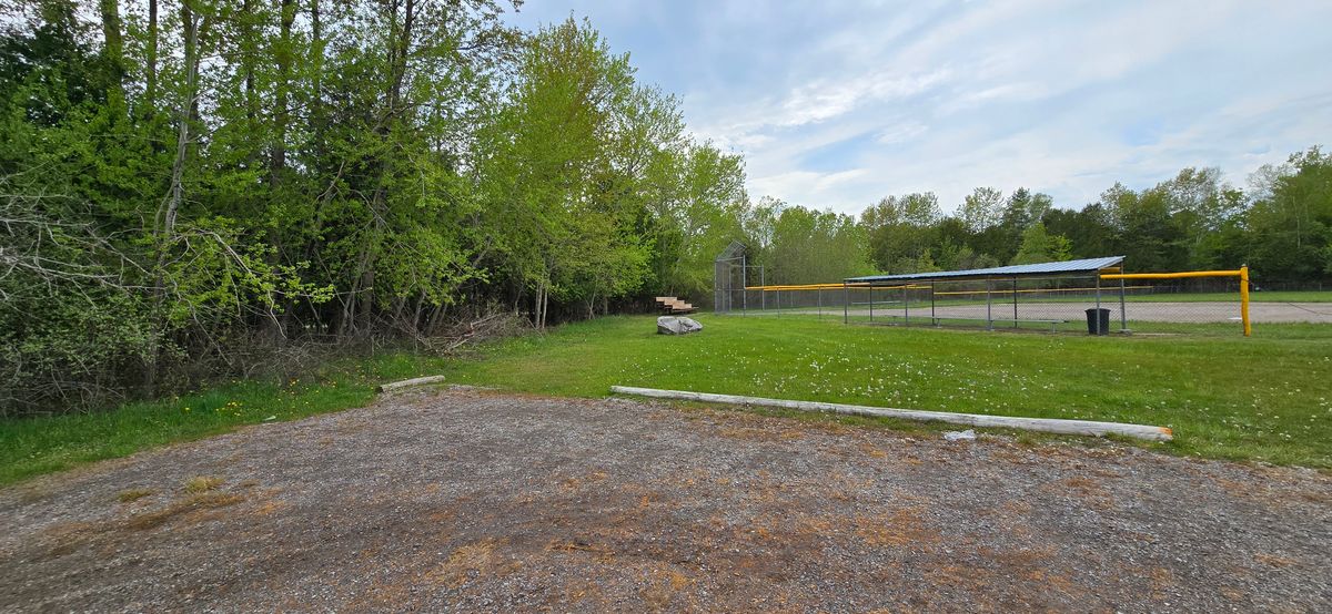 Parking Lot, Tee 1 behind bleachers
