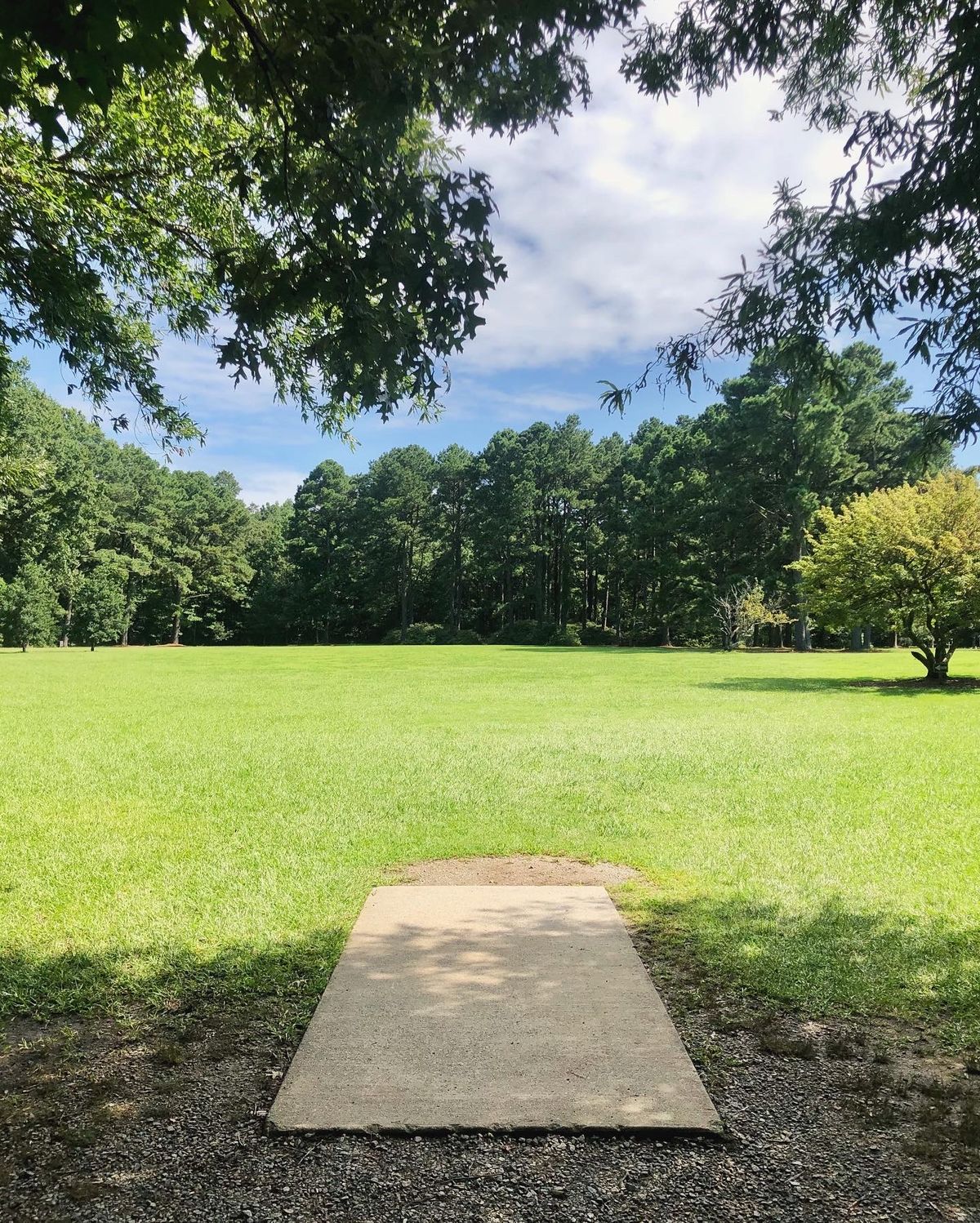 Tee pad for hole 1