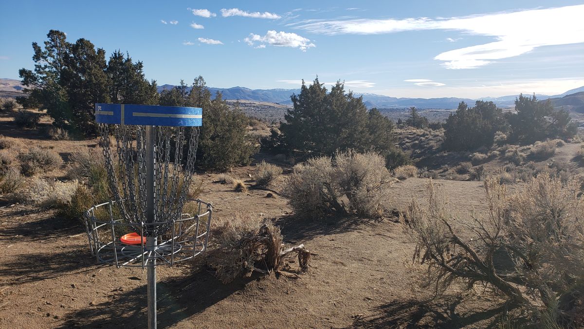 Combo Basket 1 & 9 on the Lizard Peak 9-hole Pitch-n-putt Course.