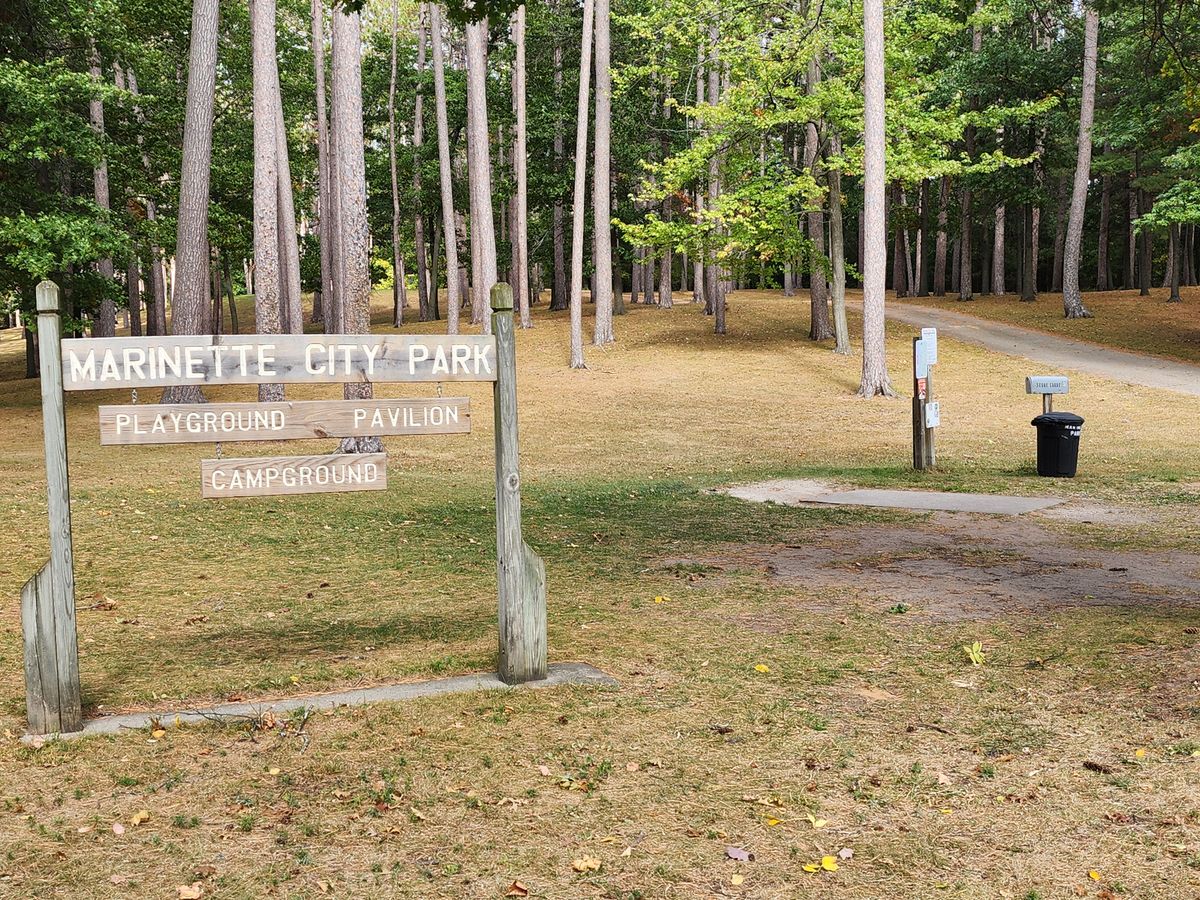 Marinette City Park Disc Golf Course starts here