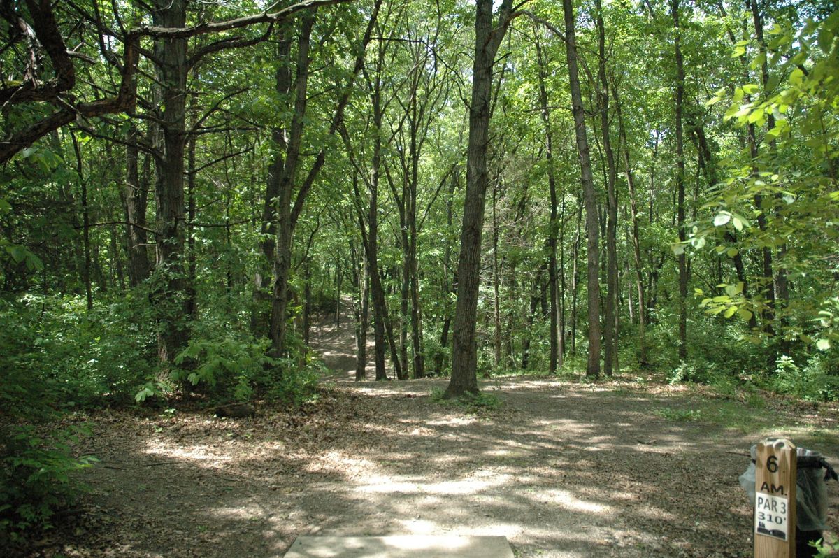 Hole 6 amateur tee pad
