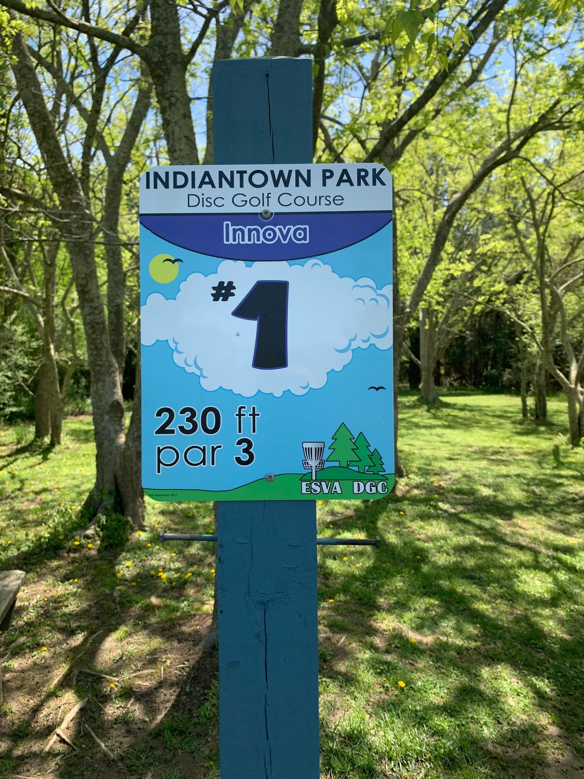 All signs looks like this on this course.