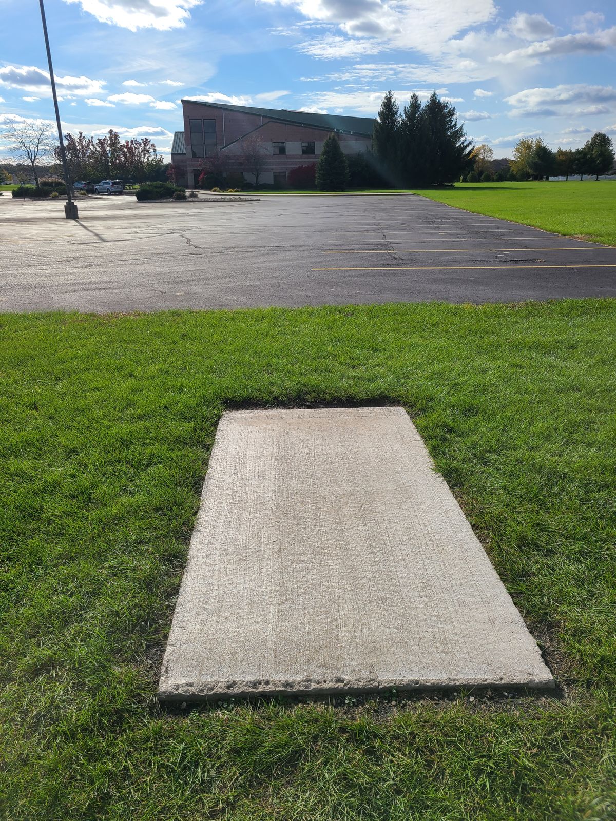 Hole#7 is a parking lot. (Basket is behind the pine tree straight ahead.)