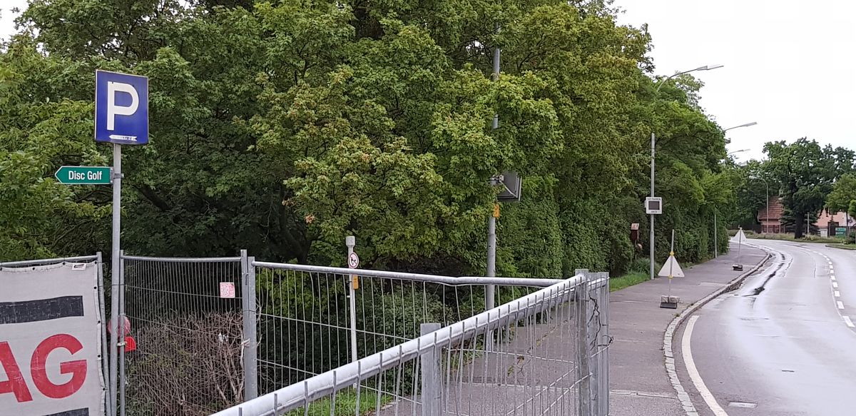 View from the street to the P-Sign (if coming from Schwechat)