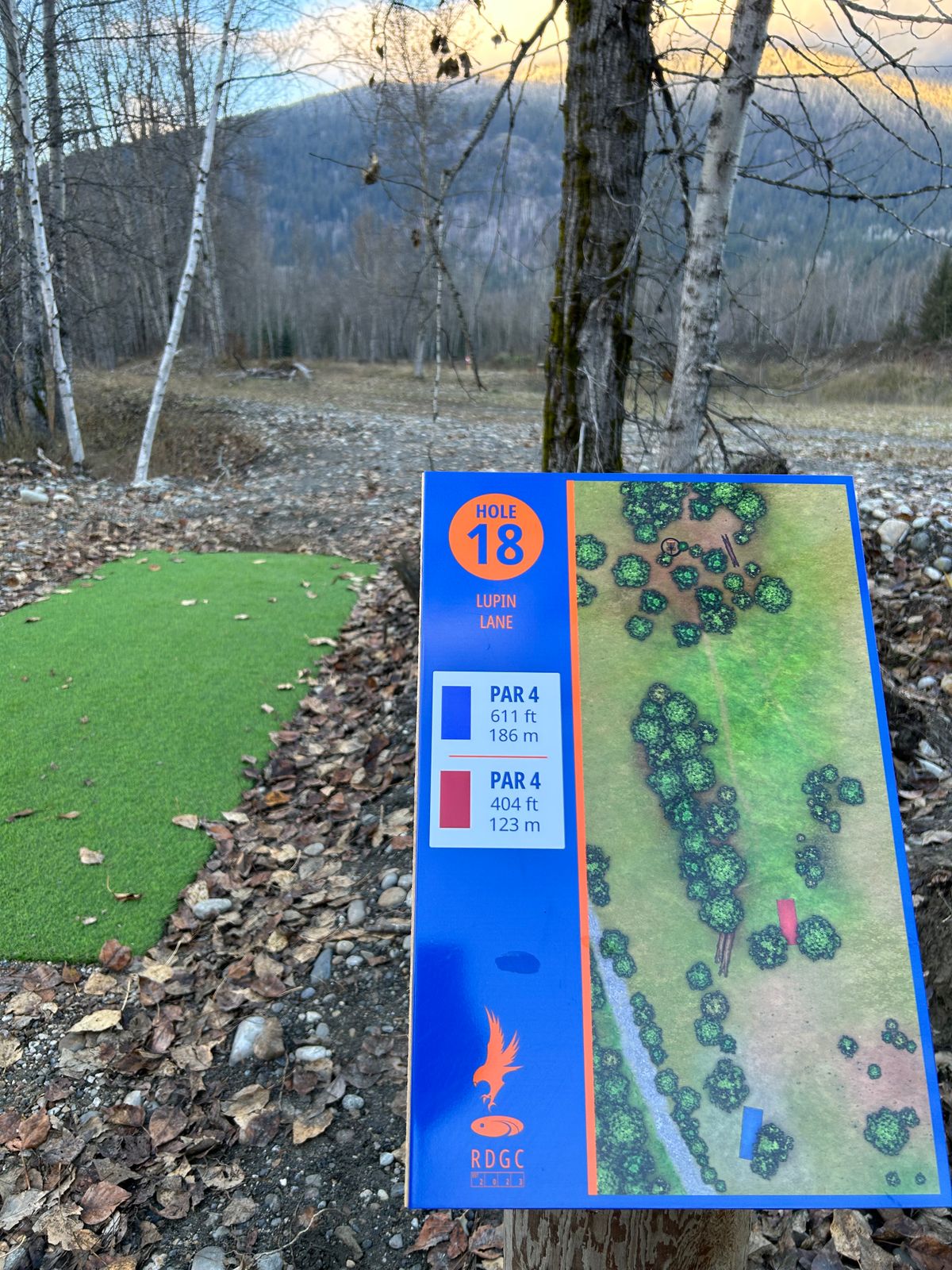 18 Tee big shot through some guardian trees