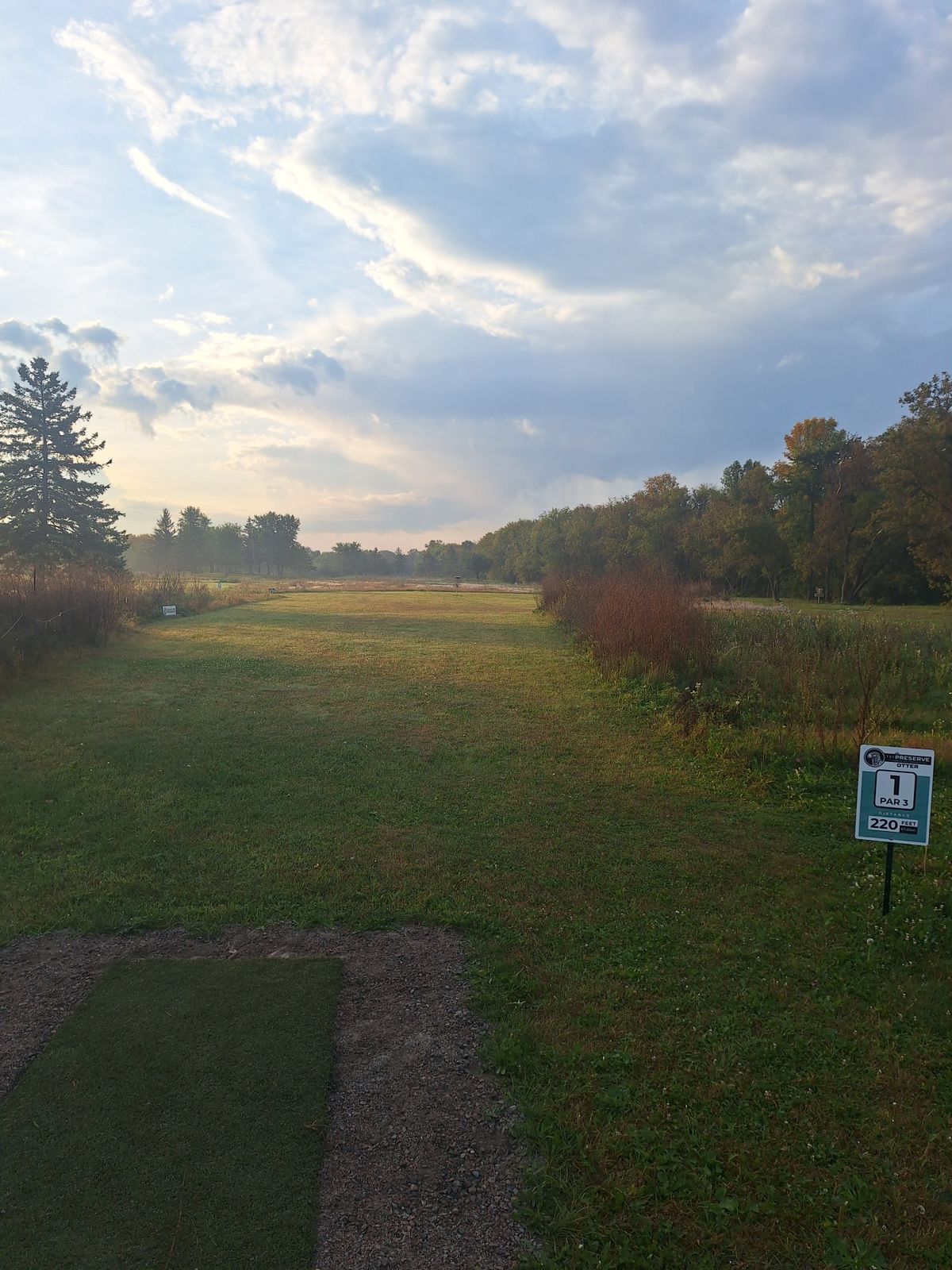 Hole 1 otter on a misty morning